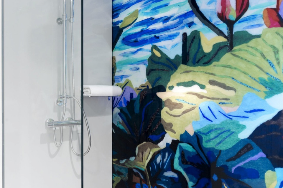Art Room-Bathroom 1