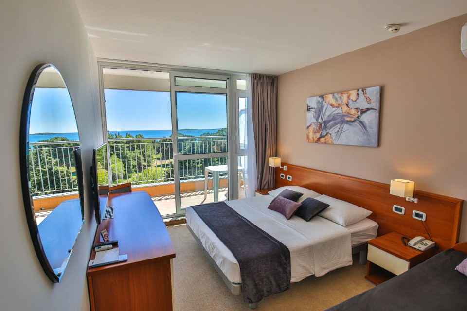 Arena Hotel Holiday_Double room with balcony