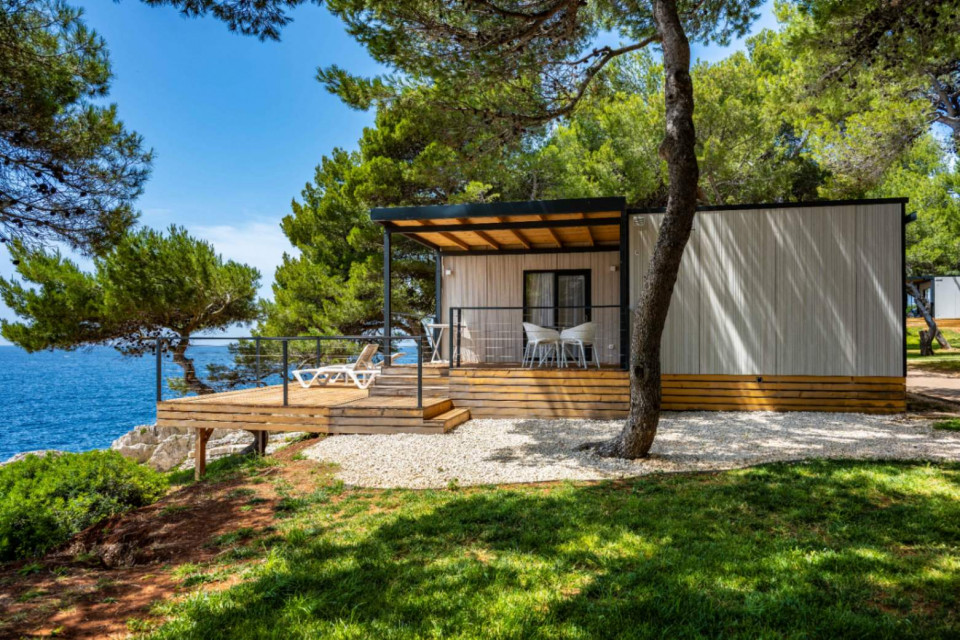 Deluxe Camping Villa - first row to the sea