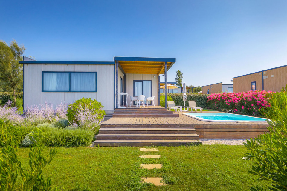 Arena Grand Kažela Camping Homes_Deluxe Camping Villa first row to the sea